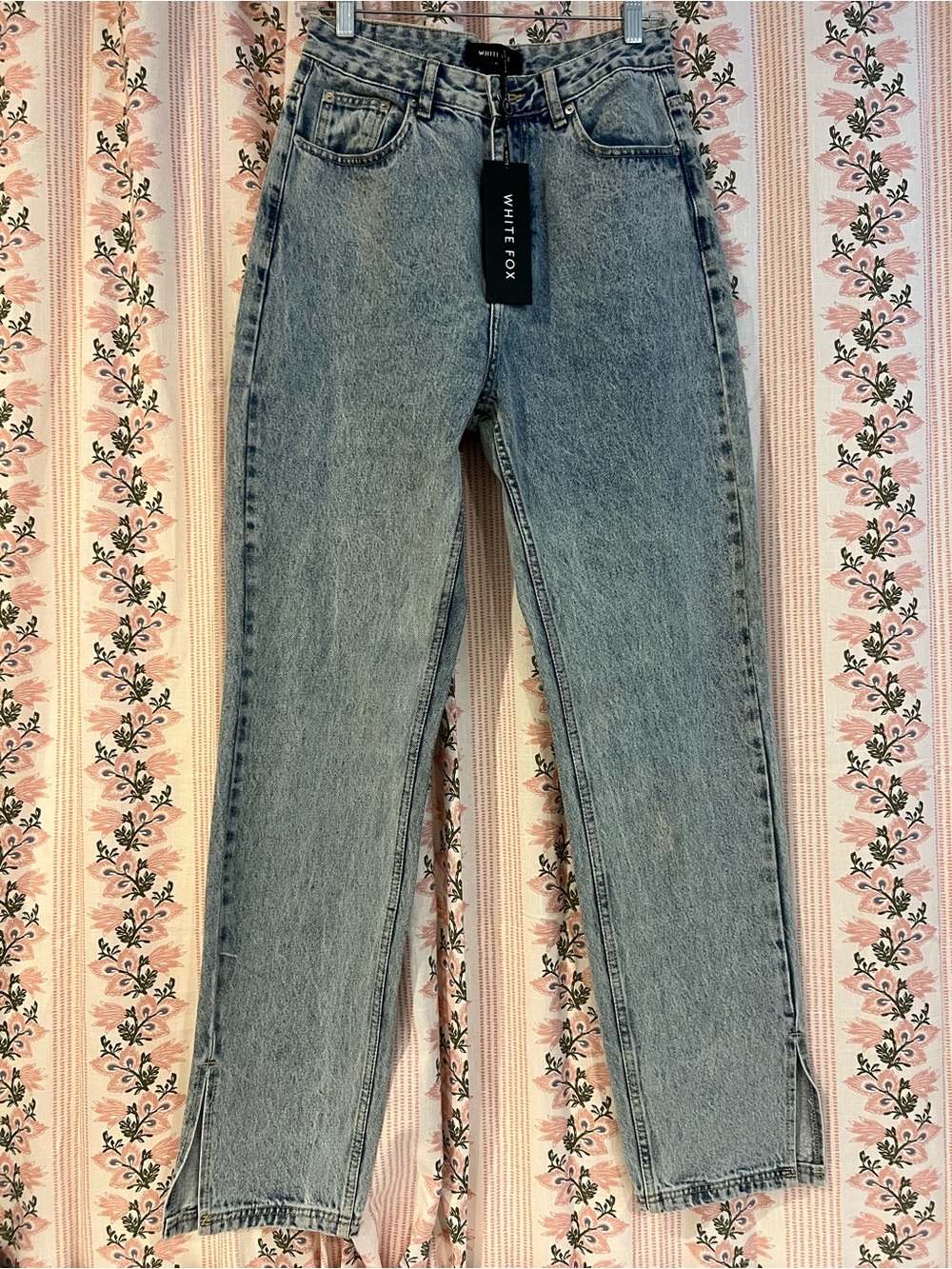 NWT White Fox Boutique Be Cool Straight Leg Jeans Washed Blue Medium